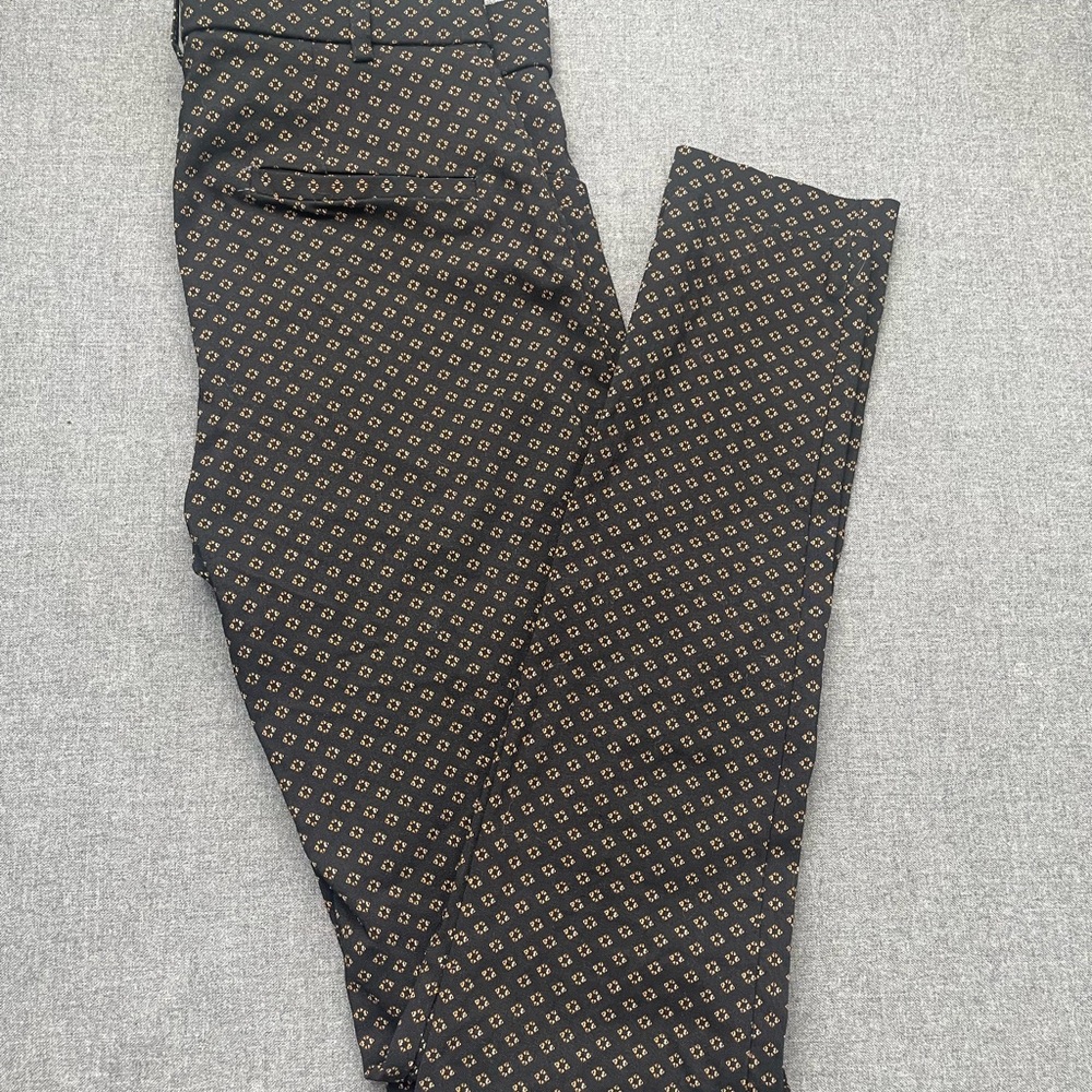 Primark Women’s black and gold patterned stretch slacks pants
